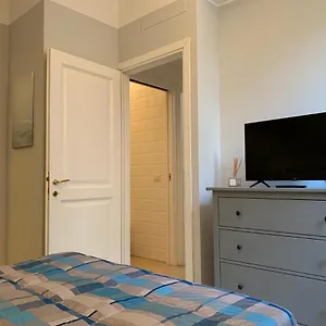 Bilocale Di Ringhiera In Corso Como/garibaldi Milano