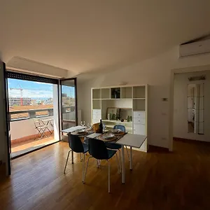 Isola- Attico Con Balcone Milano