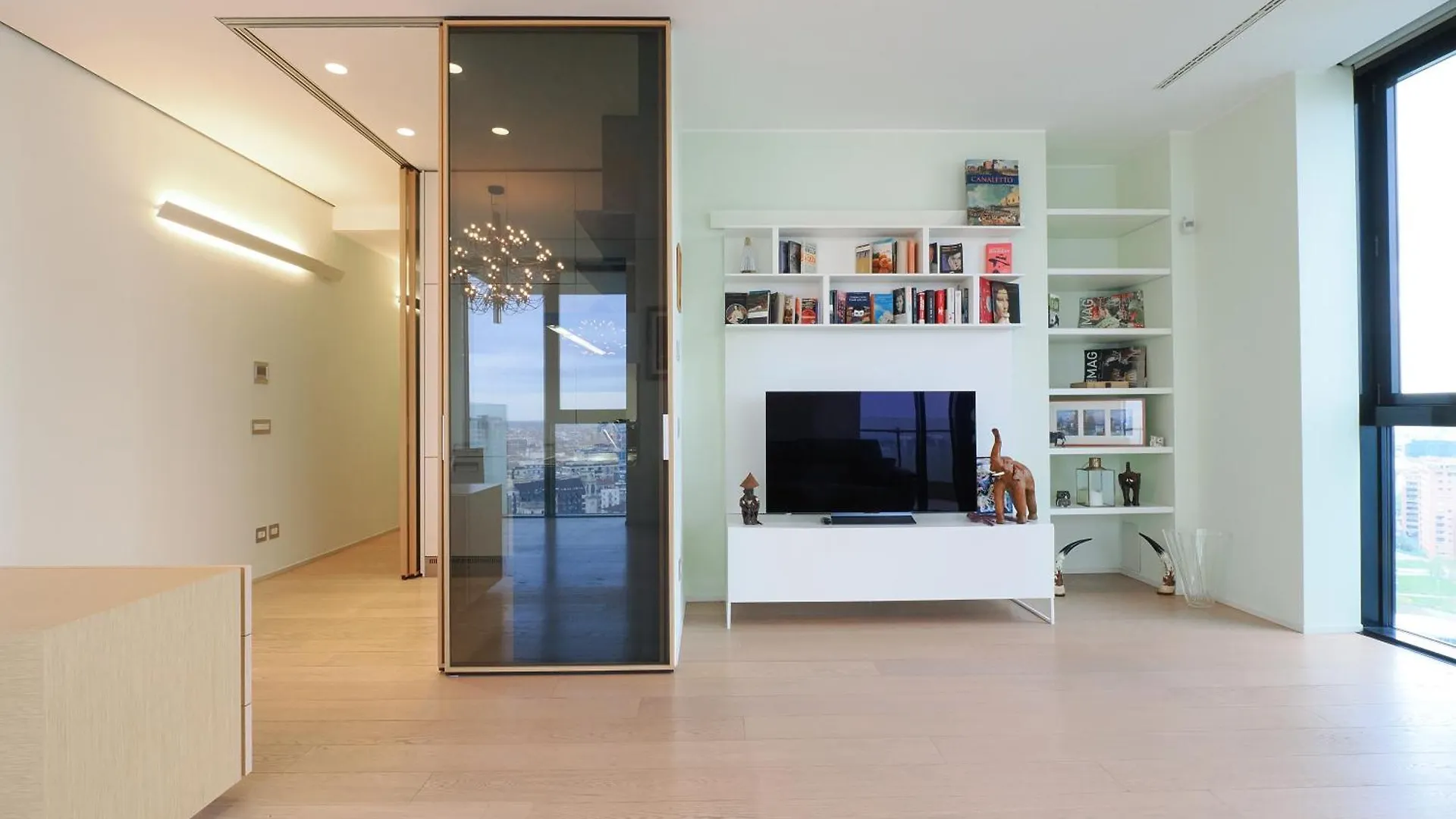 Elegant & Spacious Apartment In Solaria - Top View Milano