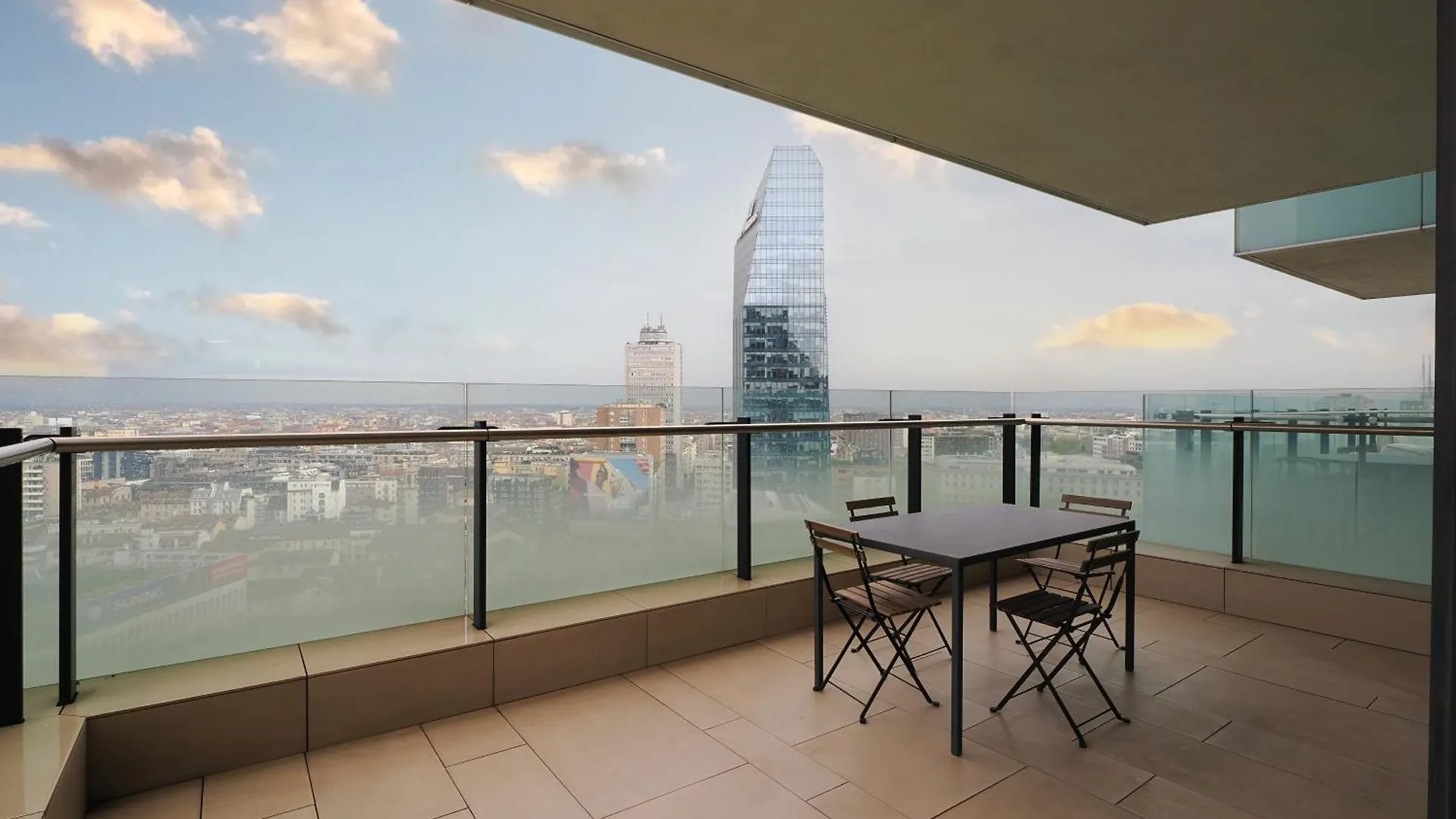 Elegant & Spacious Apartment In Solaria - Top View Milano Italia