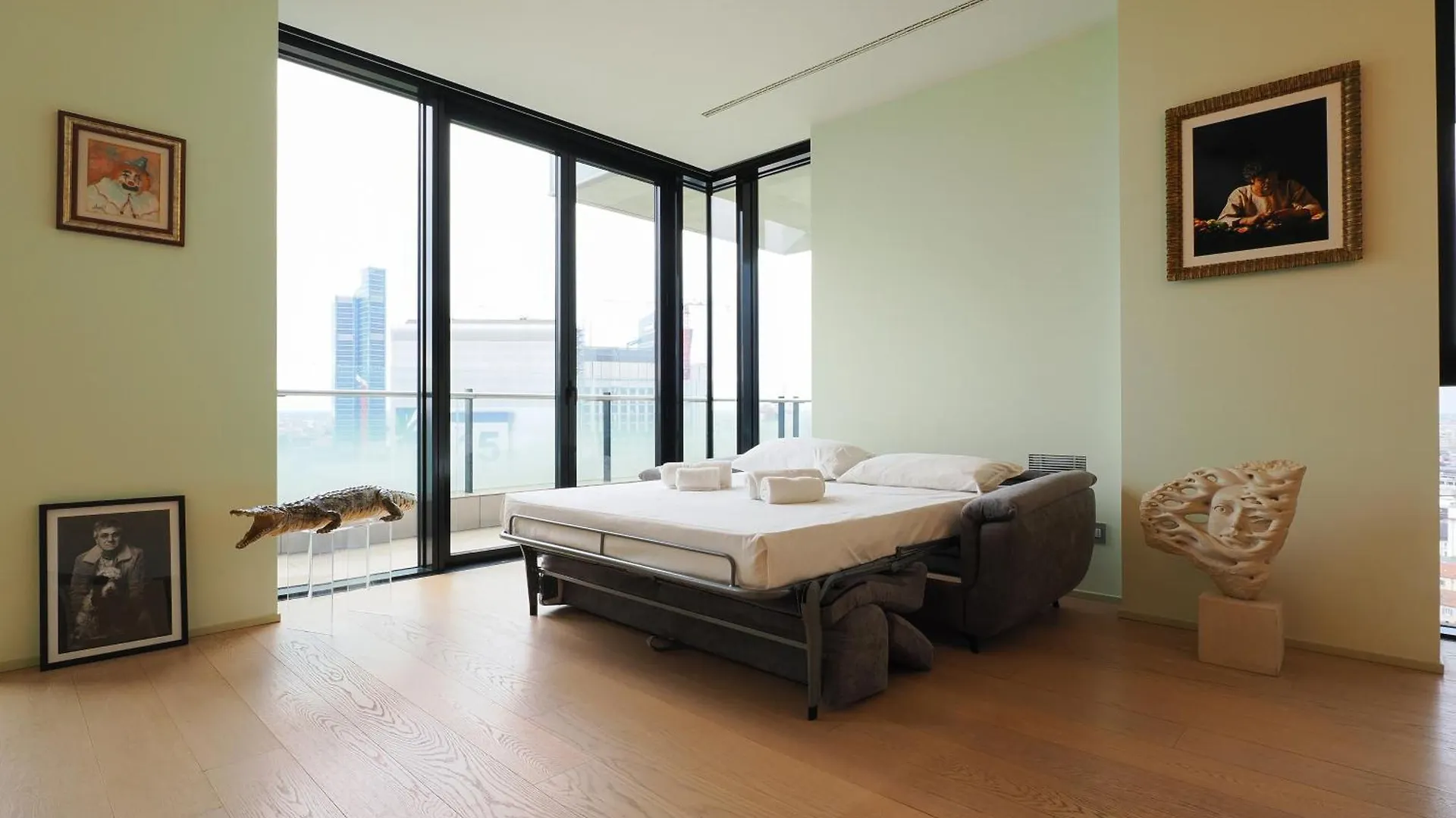 Elegant & Spacious Apartment In Solaria - Top View Milano