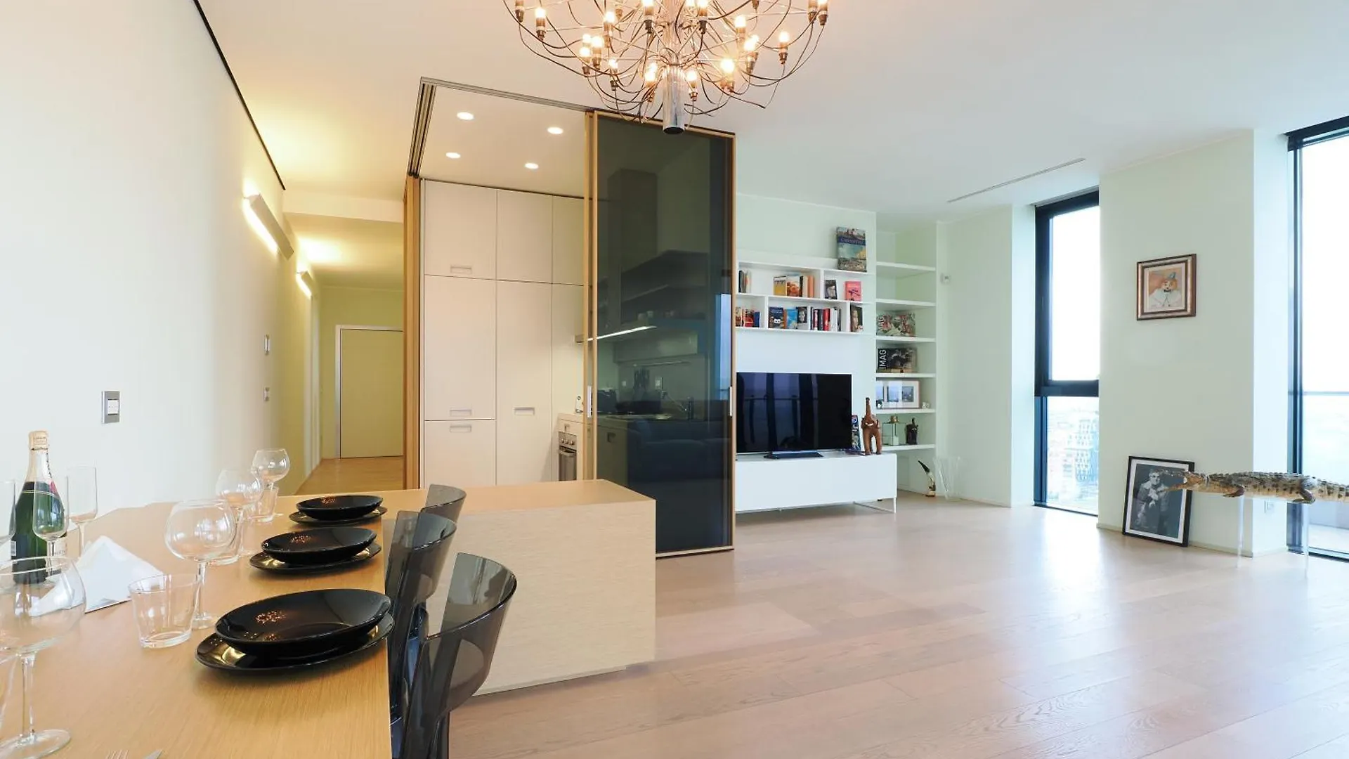 Elegant & Spacious Apartment In Solaria - Top View Milano