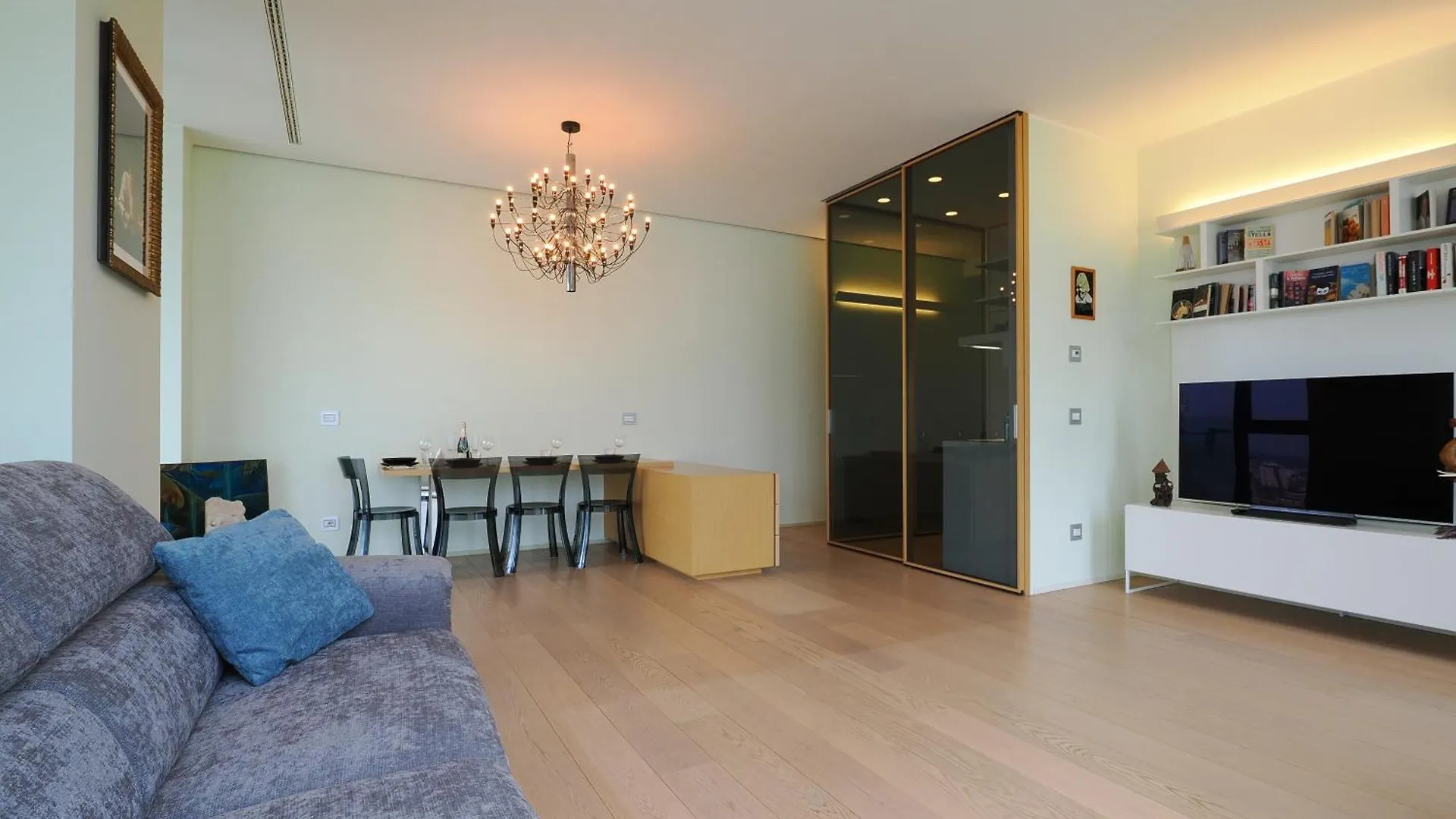 Elegant & Spacious Apartment In Solaria - Top View Milano