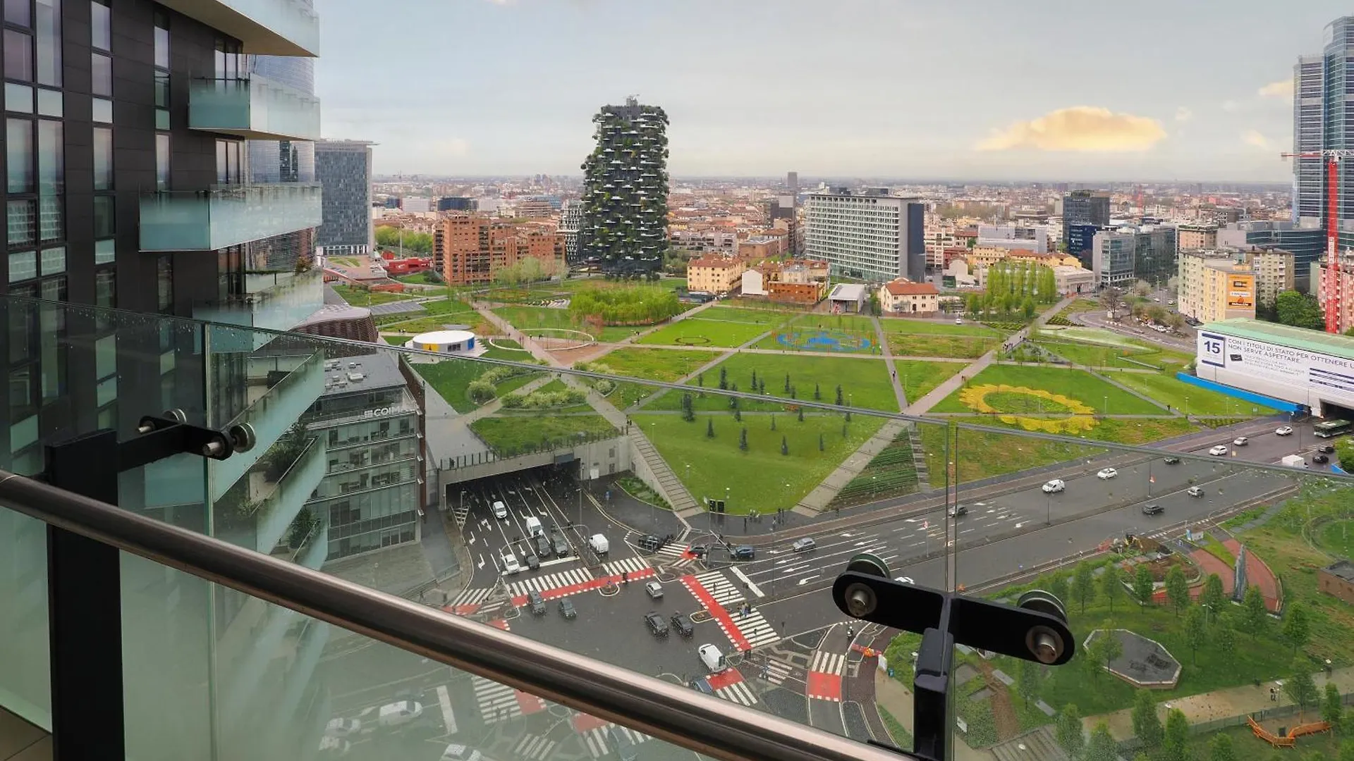 Elegant & Spacious Apartment In Solaria - Top View Milano